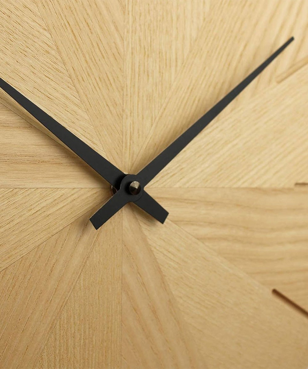 Natuhr Boom Oak Wood Radio Wall Clock